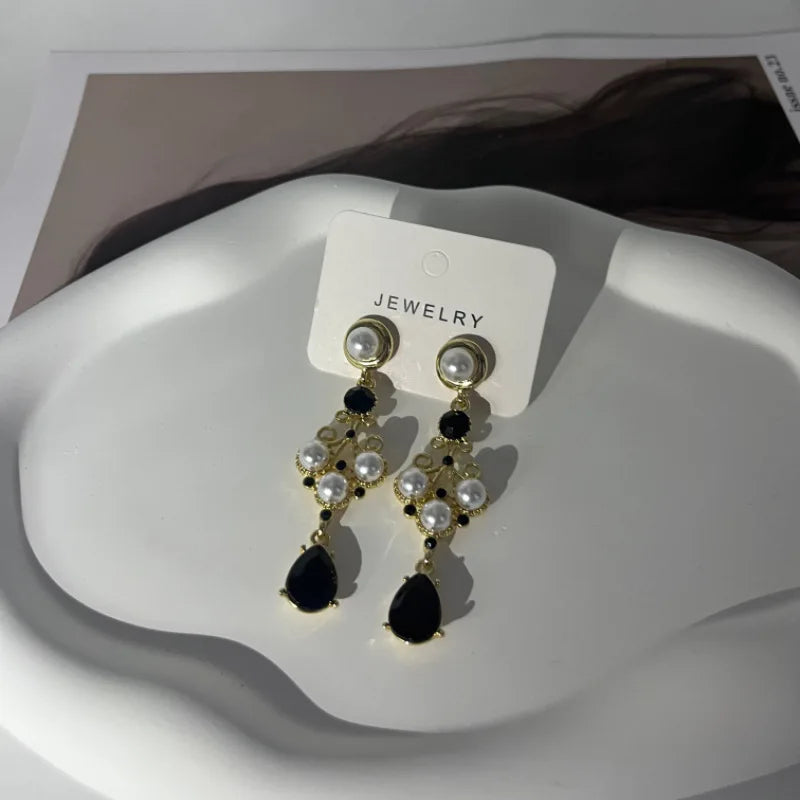 Vintage Court Style Baroque Pearl Dangle Earrings For Women Fashion Rhinestone Water Drop Pendant Earrings Party Jewelry Gifts
