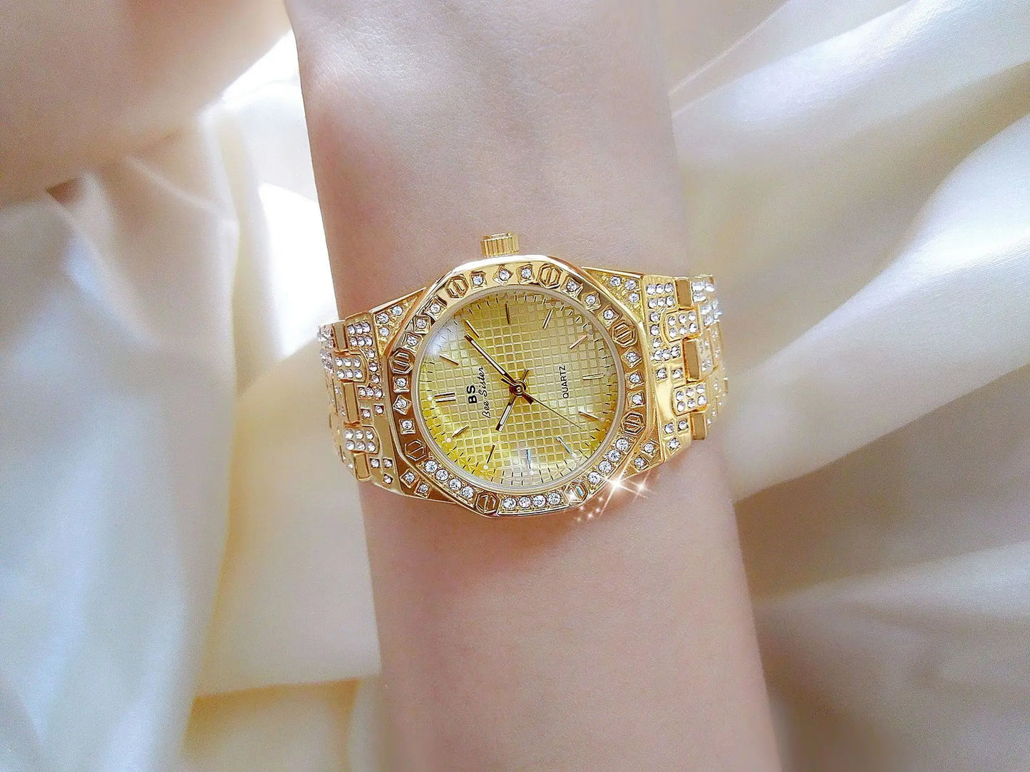 UTHAI Waterproof Metal Quartz Watch