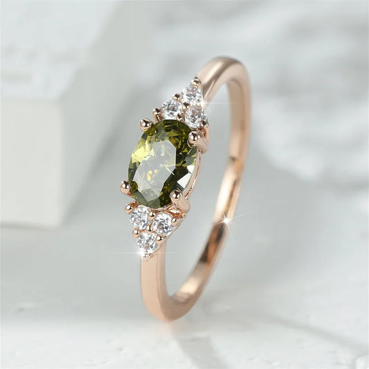 “Women’s Elegant Zircon Ring”