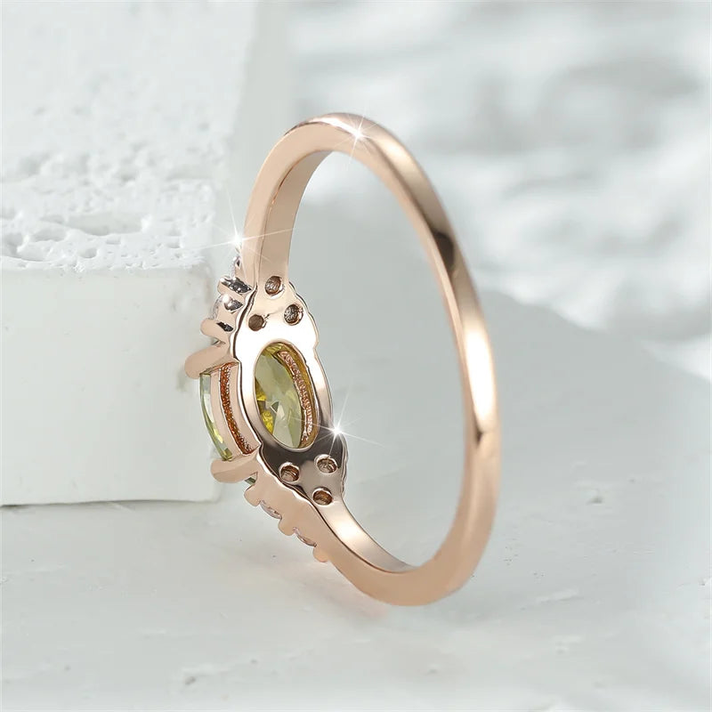 “Women’s Elegant Zircon Ring”