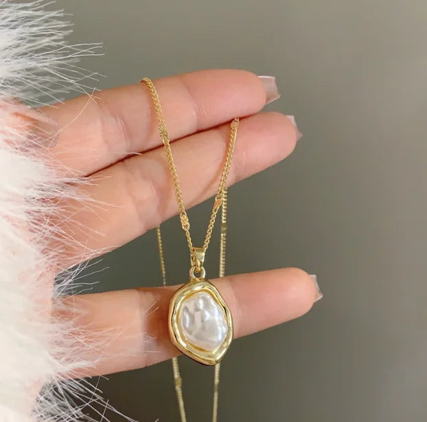 Irregular Metal Pearl Necklace for Women