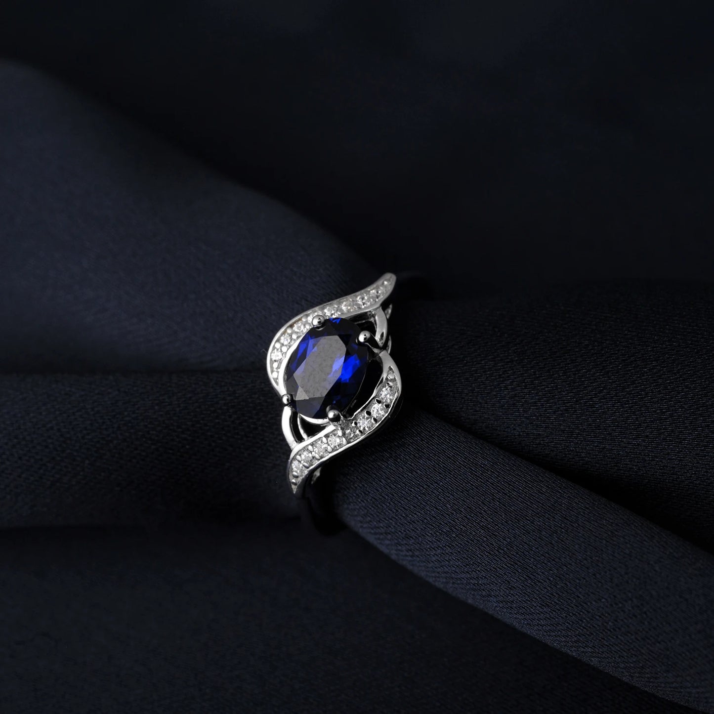 Potiy Oval Created Blue Sapphire 925 Silver Ring