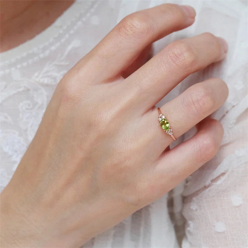 “Women’s Elegant Zircon Ring”