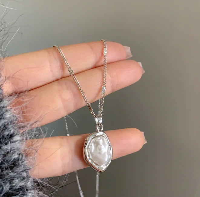 Irregular Metal Pearl Necklace for Women